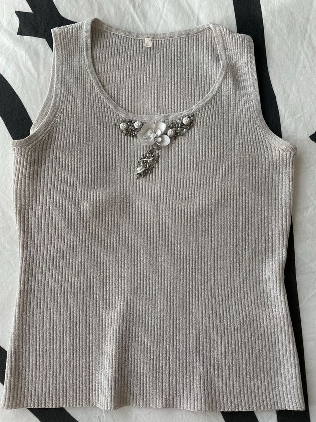 Camiseta gris de toque brillante de tirantes