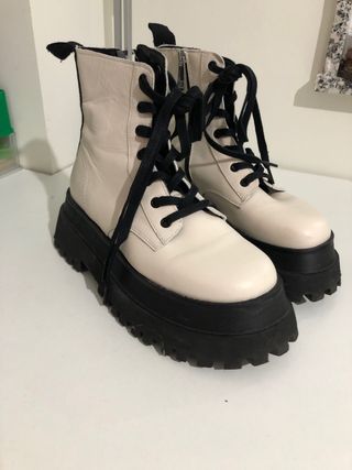 Botas Zara talla 37 de segunda mano por 15 EUR en Lugo en WALLAPOP