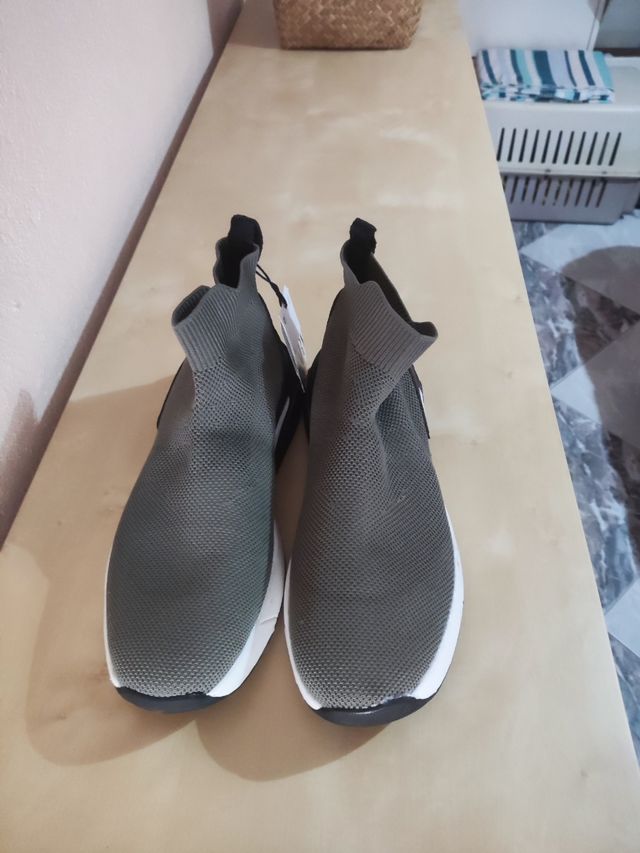ZAPATILLAS BOTIN ZARA.
