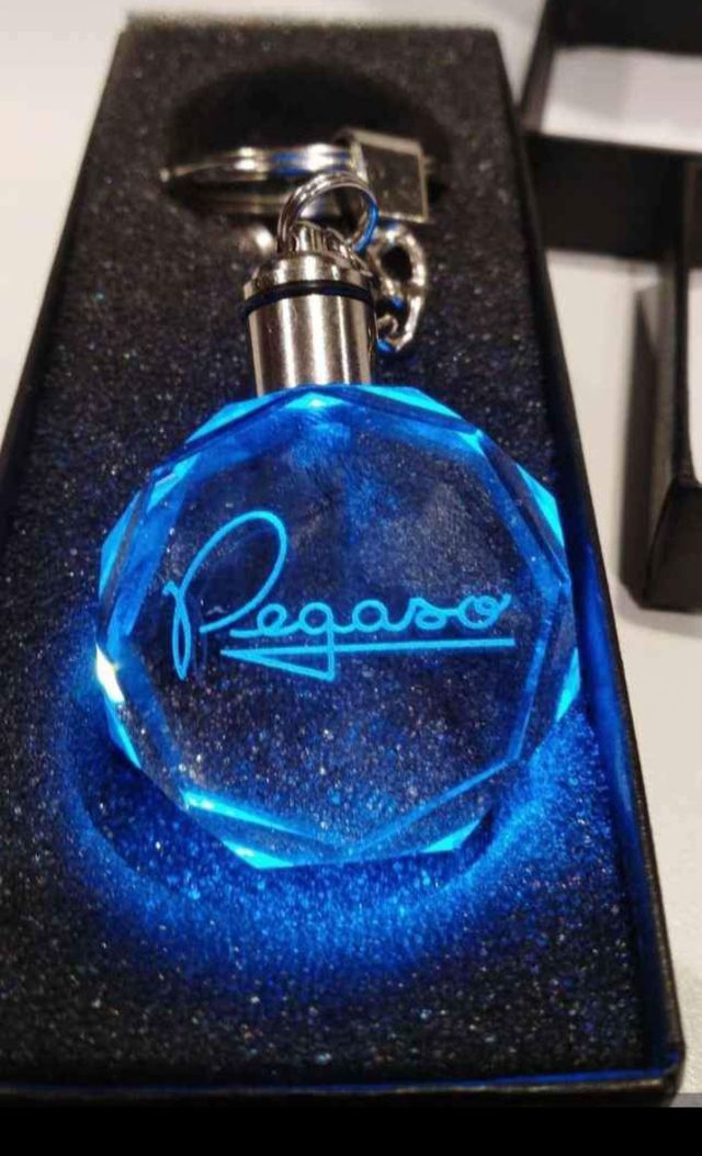 llavero cristal led Pegaso TRONER COMET