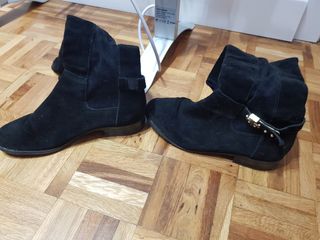 Botas ante negras de segunda mano por 6 EUR en Pamplona en WALLAPOP