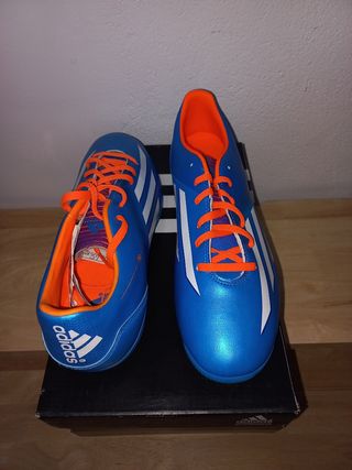 Adidas F10 AG azul de segunda mano por 45 EUR en Albacete en WALLAPOP