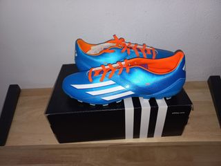 Adidas F10 AG azul de segunda mano por 45 EUR en Albacete en WALLAPOP