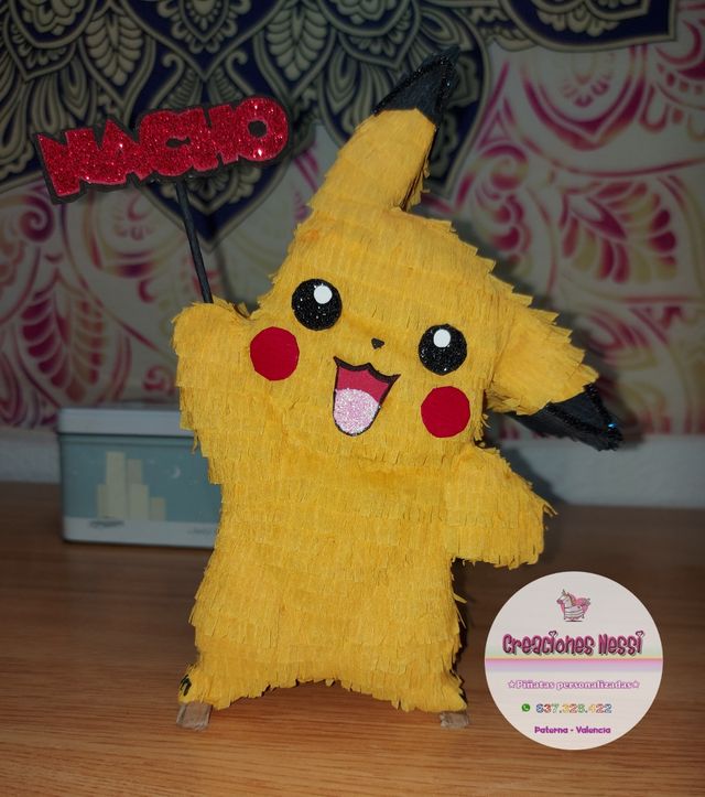 PIÑATA POKEBOLA PIKACHU