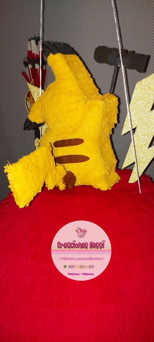 PIÑATA POKEBOLA PIKACHU
