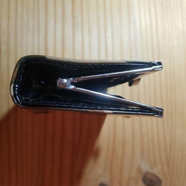 Monedero, billetera o cartera Pucca Charol metal