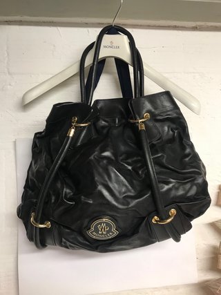 BOLSO MONCLER PIEL NEGRO