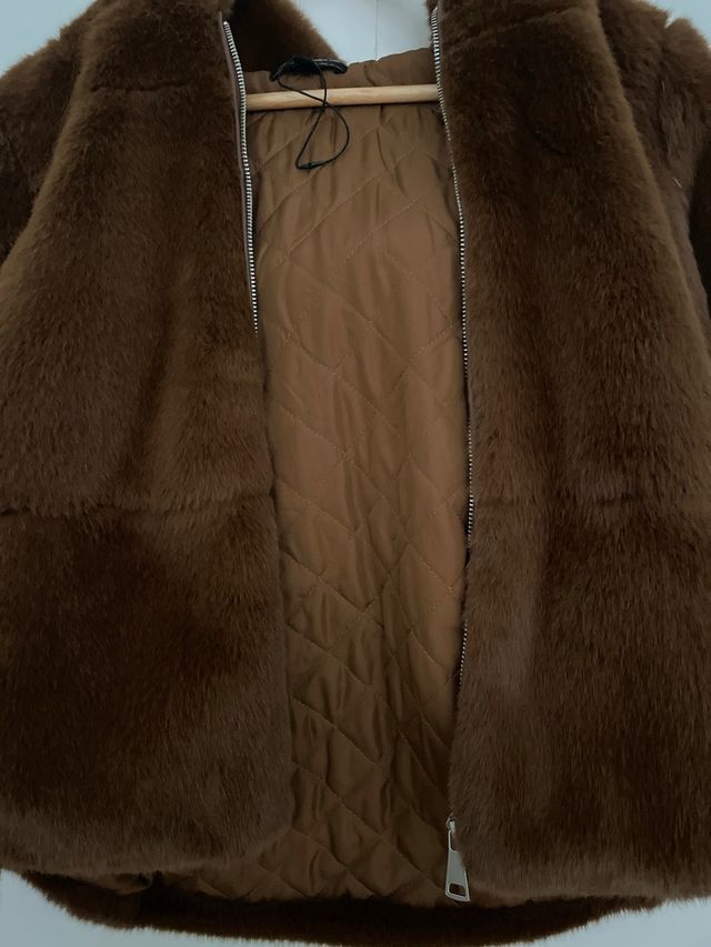 CHAQUETÓN EFECTO PELO MARRÓN