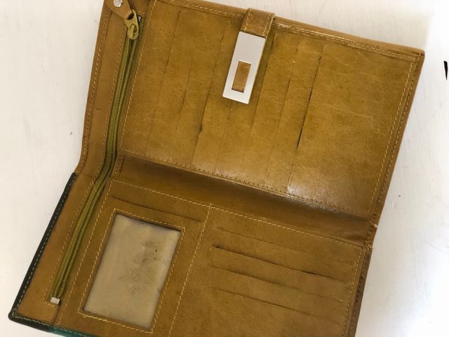 Cartera de PIEL 20x11 cms