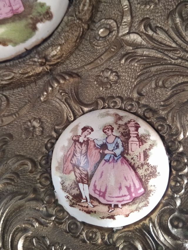 Plato de Bronce con esmaltes