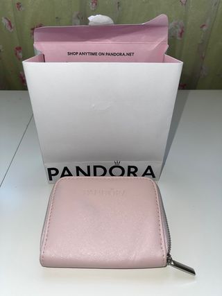 Cartera pequeña Pandora REBAJADO de segunda mano por 12 EUR en Ciudad  Jardin Valderrey en WALLAPOP