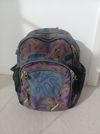 Mochila Totto de segunda mano por 25 EUR en Sevilla la Nueva en WALLAPOP