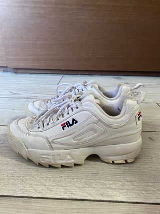 Bambas blancas plataforma FILA de segunda mano por 12 EUR en L\\'Hospitalet  de Llobregat en WALLAPOP