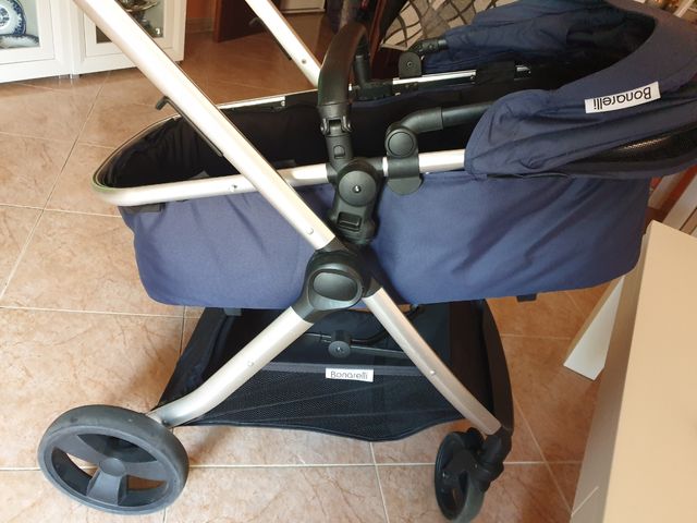 coche bebé,  con su grupo cero, conjunto entero. 