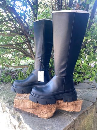 Botas alta tipo de agua talla 39 Bershka! de segunda mano por 25 EUR en  Igualada en WALLAPOP