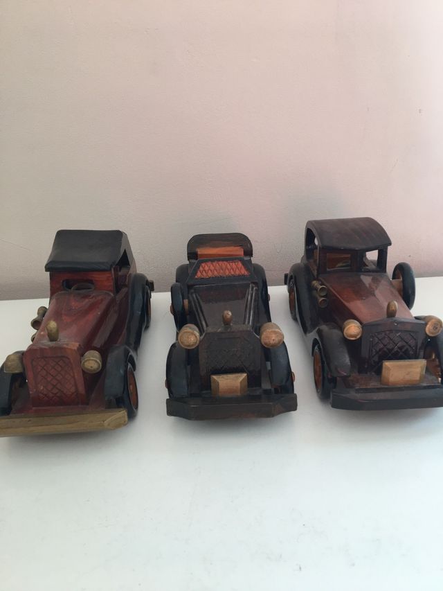 Coches de madera. 1x7€.3x20€.