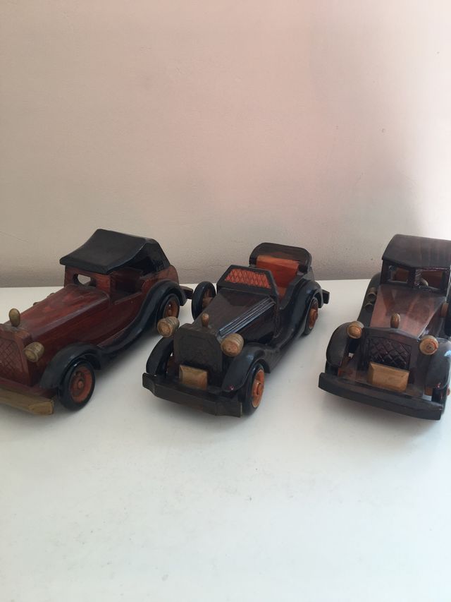 Coches de madera. 1x7€.3x20€.