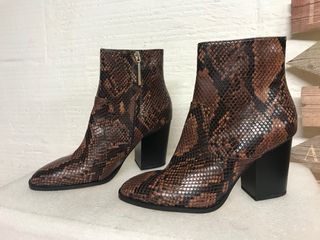 BOTIN  ZARA NUEVO PIEL MARRÓN T.39
