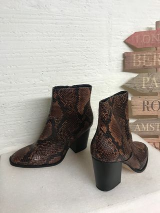 BOTIN  ZARA NUEVO PIEL MARRÓN T.39