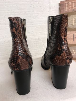 BOTIN  ZARA NUEVO PIEL MARRÓN T.39