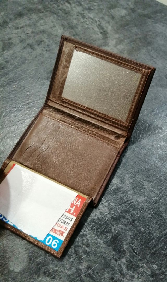 Billetera de piel