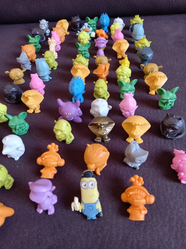 lote de 68 figuras de goma 