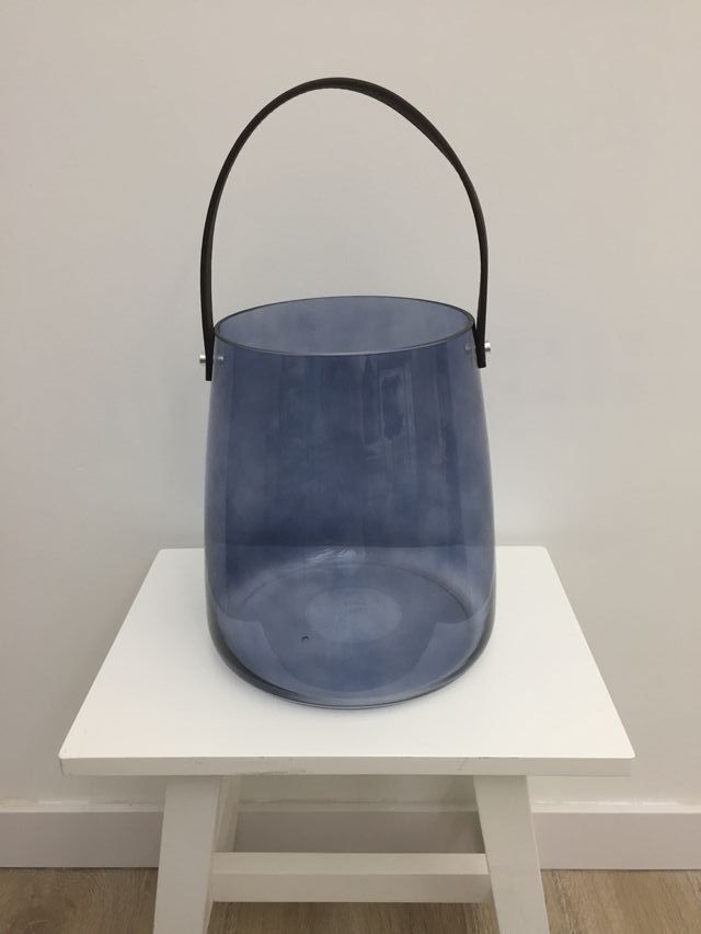 Tibor con asas de cuero