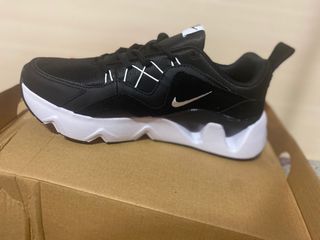 Nike RYZ 365 en color negro de segunda mano por 65 EUR en Salamanca en  WALLAPOP