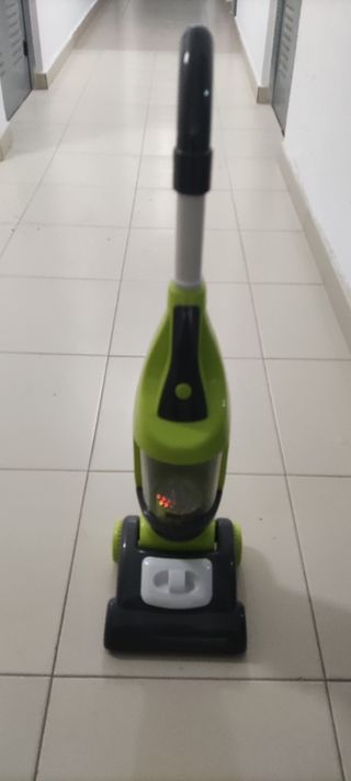 Aspirador de juguete a pilas. de segunda mano por 12 EUR en Madrid en  WALLAPOP