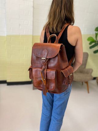 Mochila cuero, envio gratis a toda España de segunda mano por 60 EUR en  Madrid en WALLAPOP