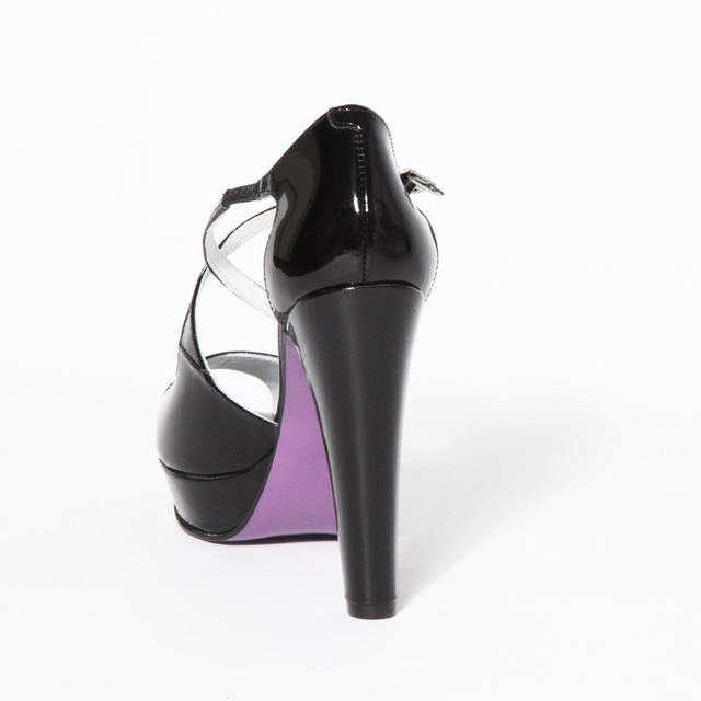 Sandalia charol negro T.41