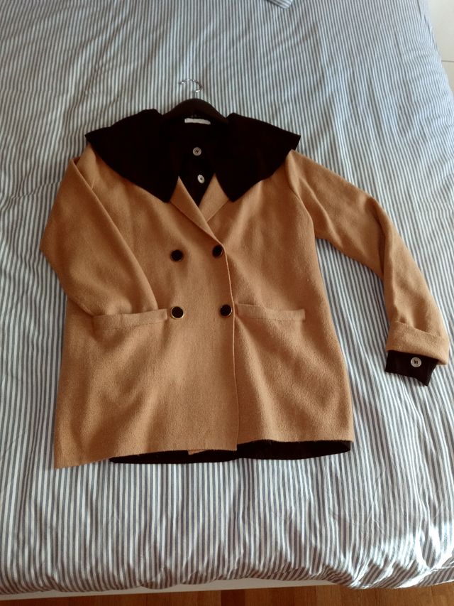 Chaqueta punto beige y camisa negra - T. U