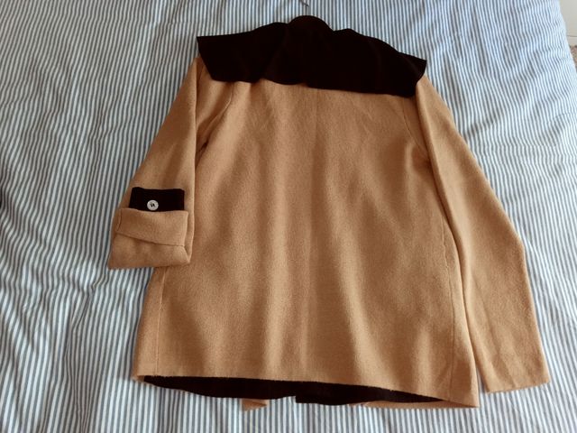Chaqueta punto beige y camisa negra - T. U