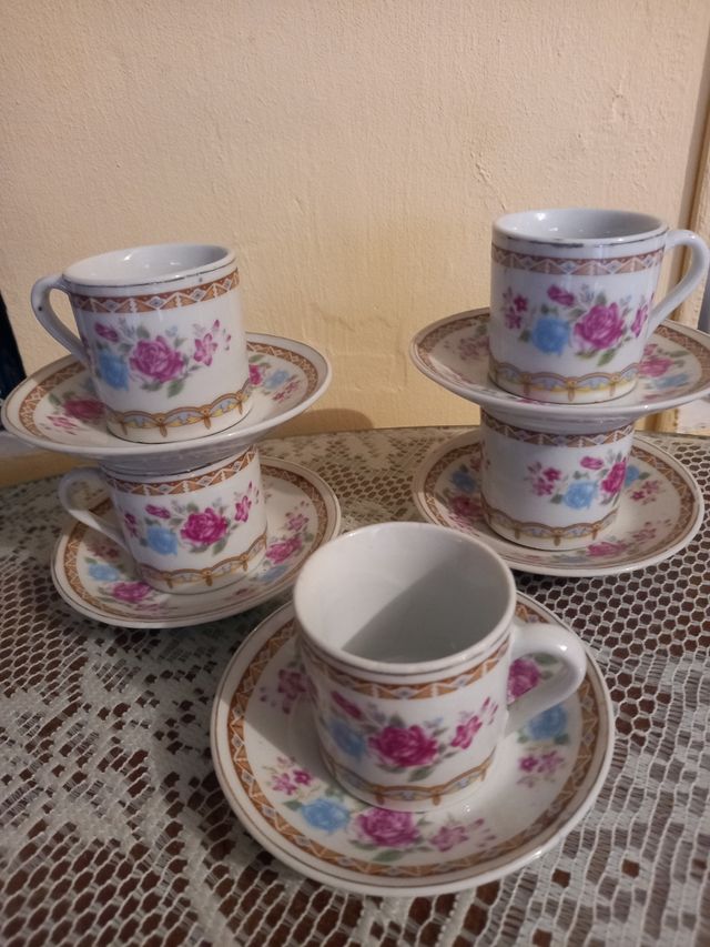 JUEGO DE TAZAS y platos antiguos