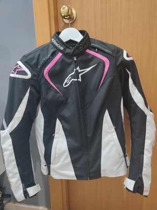 Chaqueta mujer moto de segunda mano por 140 EUR en Sant Boi de Llobregat en  WALLAPOP