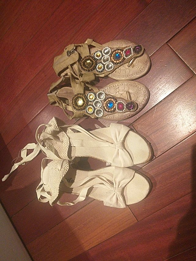 Pack zapatillas de cuña + sandalias planas