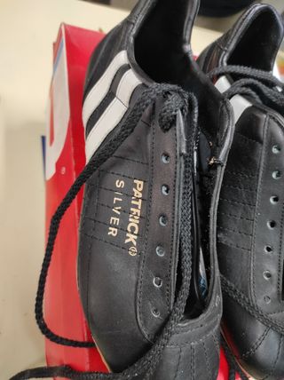 Botas de fútbol Patrick de segunda mano por 40 EUR en San Benito de Ciudad  Real en WALLAPOP