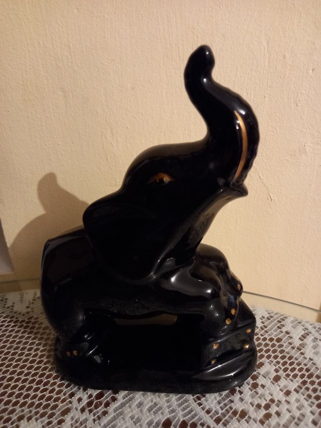 figura de elefante antiguo