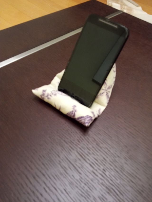 soporte para móvil hecho a mano