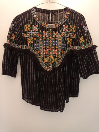 Blusa étnica Zara de segunda mano por 7 EUR en Manzanares el Real en  WALLAPOP