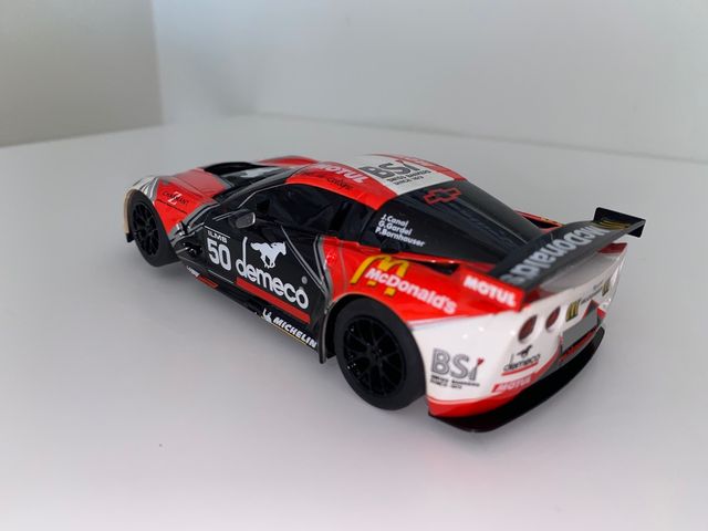 Coche Scalextric Corvette C6.R GT2 Larbre