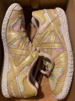 Zapatillas Munich lentejuelas talla 35 de segunda mano por 14 EUR en  Barcelona en WALLAPOP