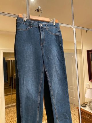 Pantalon vaquero flecos calzedonia de segunda mano por 8 EUR en Valencia en  WALLAPOP