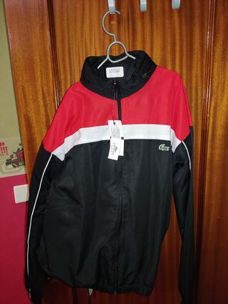Chándal Lacoste de segunda mano por 55 EUR en Mendelu en WALLAPOP