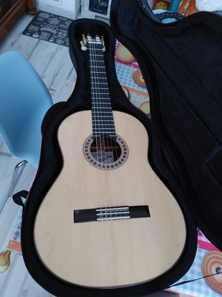 Guitarra Valeriano Bernal gitano 50 aniversario de segunda mano por 1.200  EUR en San Sebastián de Los Reyes en WALLAPOP