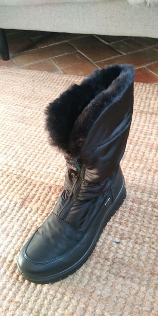 Botas Italianas nuevas T 38 invierno Mujer de segunda mano por 50 EUR en  Girona en WALLAPOP
