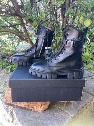 Botines de piel militares Massimo Dutti talla 37 ! de segunda mano por 80  EUR en Igualada en WALLAPOP