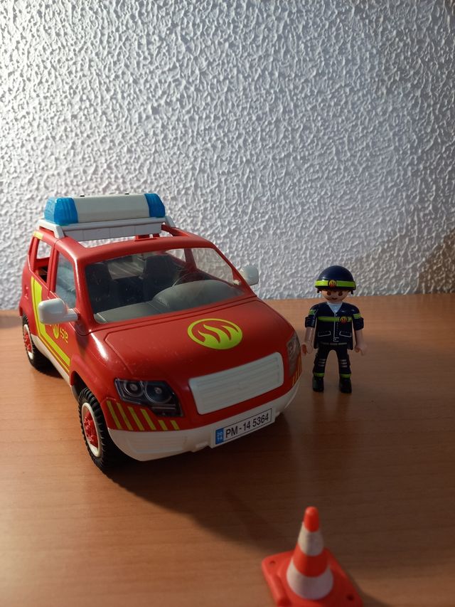 Camión y coche de bomberos