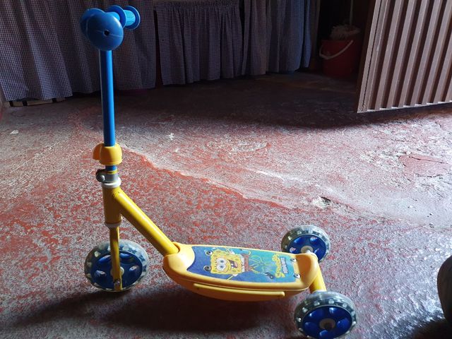 Patinete tres ruedas Bob esponja