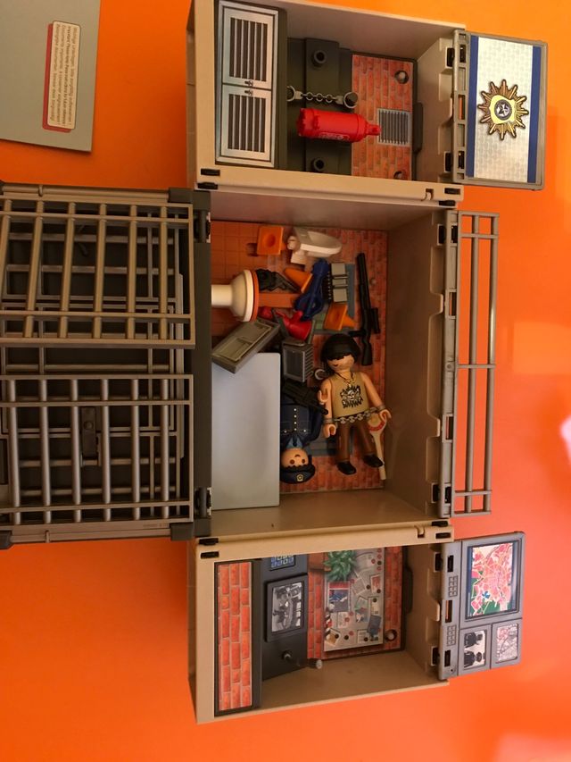 Caja cuartel policía de Playmobil